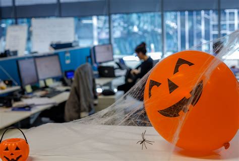 8 Maneras En Que Puede Celebrar Halloween En La Oficina (Incluso Si La Política De Su Empresa Es Un Buzzkill)