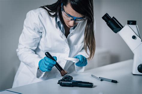 ﻿calificaciones personales y cualidades para un científico forense