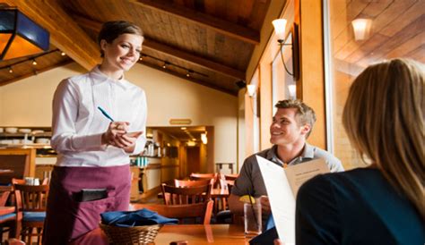 ﻿cómo saludar a los clientes como mesero en un restaurante exclusivo