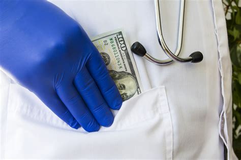 ﻿el salario promedio de una enfermera registrada con un título de asociado