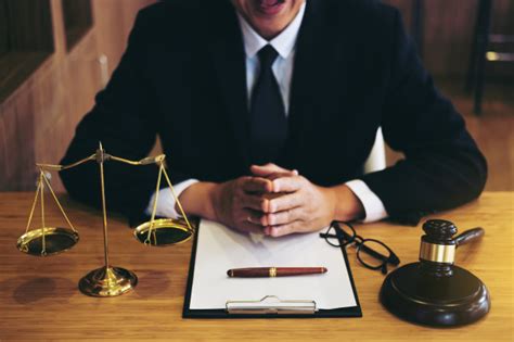 ﻿travailler dans un cabinet d'avocats : avantages et inconvénients, environnement et types de droit