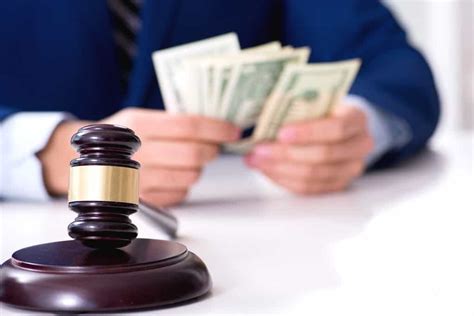 ﻿¿cuánto dinero suelen ganar los abogados litigantes en un año?