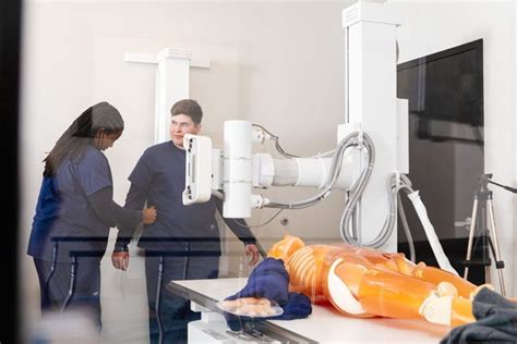 ﻿¿cuánto dura el programa de radiografía en american career college?
