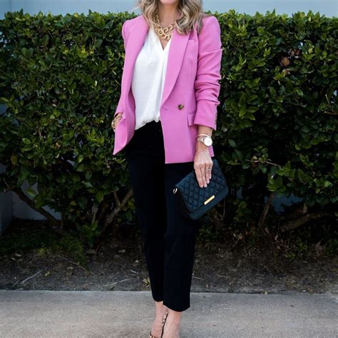 ﻿¿puedo usar un blazer rosa para una entrevista?