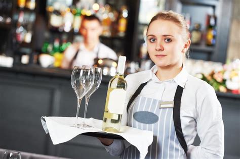 ﻿¿qué necesitas saber para ser una camarera de cócteles exitosa?
